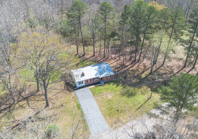 Photo 4 of Single family home for sale at 2540 Grays Bend Rd, Centerville, TN 37033 | MLS# 2944120 | Listing updated on 2026-09-29