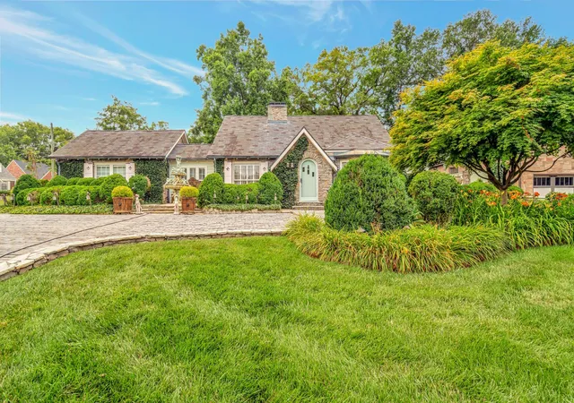 3rd image of 2915 Woodlawn Dr, Nashville, TN 37215 | MLS# 3001376