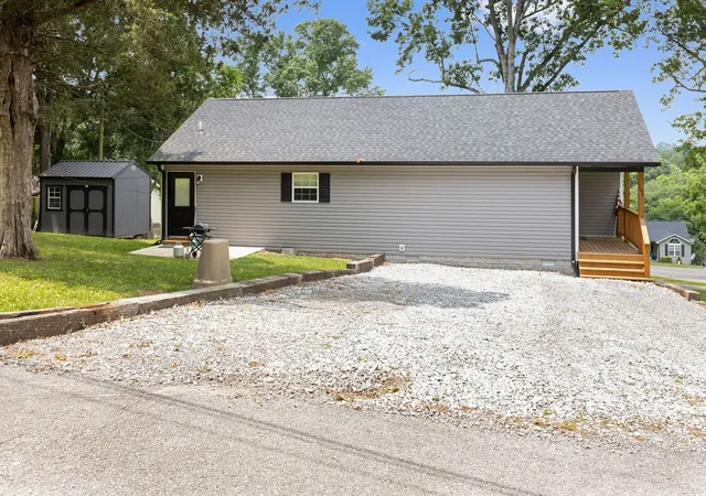 Homes for sale in Carthage, TN | 106 Lafon Dr, Carthage, TN 37030 | MLS# 2905171