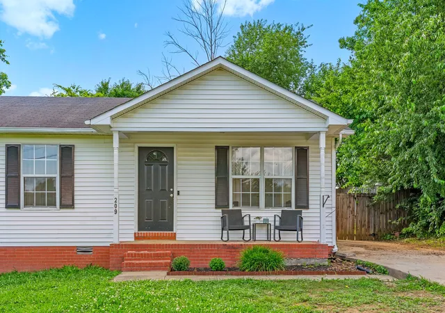 Homes for sale in Oak Grove, KY | 209 Golden Pond Ave, Oak Grove, KY 42262 | MLS# 2898803