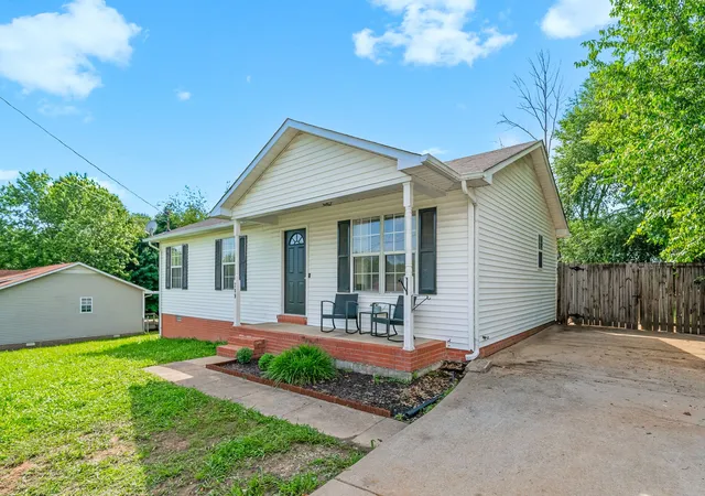 Homes for sale in Oak Grove, KY | 209 Golden Pond Ave, Oak Grove, KY 42262 | MLS# 2898803