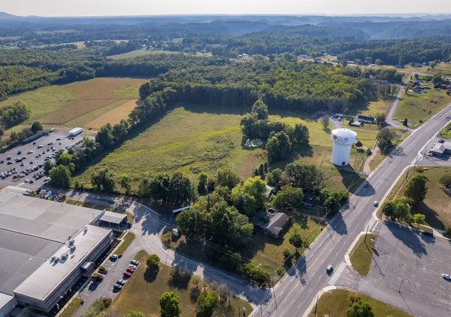 Photo 2 of Single family home for sale at 1131 W Broad St, Smithville, TN 37166 | MLS# 2898661 | Listing updated on 2025-12-08