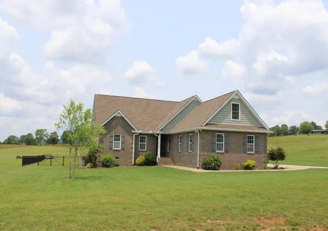 Photo 2 of Single family home for sale at 400 Collins Run, Mc Minnville, TN 37110 | MLS# 2900116 | Listing updated on 2026-06-23