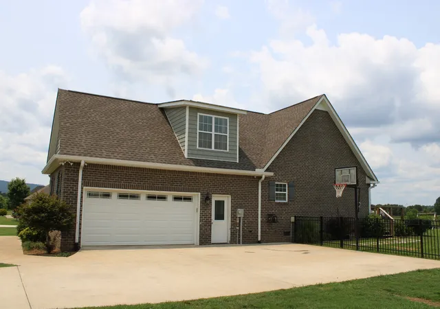Photo 3 of Single family home for sale at 400 Collins Run, Mc Minnville, TN 37110 | MLS# 2900116 | Listing updated on 2026-06-23
