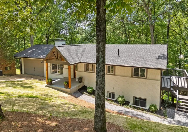 Photo 2 of Single family home for sale at 2605 Avalon Hill, Chattanooga, TN 37415 | MLS# 2901926 | Listing updated on 2025-10-05
