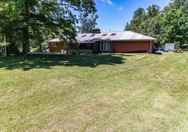 Photo 4 of Sale Pending at 2216 Cove Hl Rd, Pikeville, TN 37367 | MLS# 2904376 | Listing updated on 2026-08-30