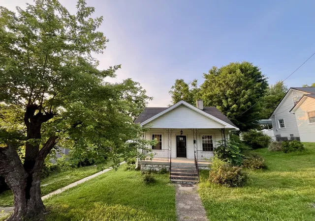 Homes for sale in Carthage, TN | 217 Fite Ave E, Carthage, TN 37030 | MLS# 2914620