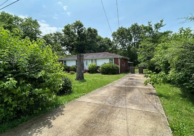 Photo 2 of Sale Pending at 3007 Hummingbird Dr, Nashville, TN 37218 | MLS# 2907503 | Listing updated on 2026-04-22