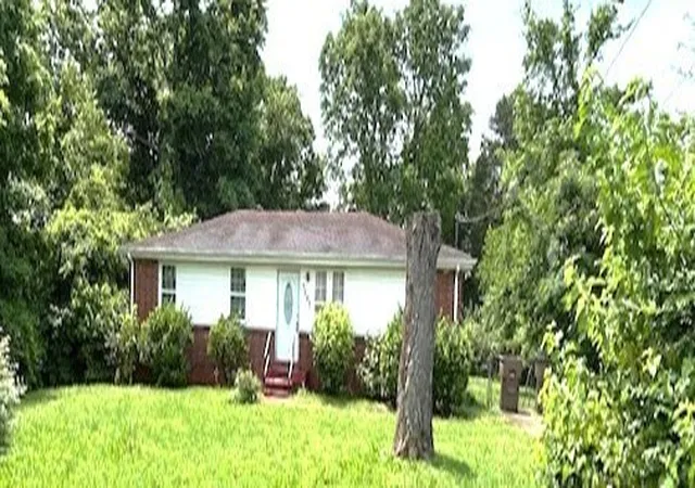 Photo 1 of Sale Pending at 3007 Hummingbird Dr, Nashville, TN 37218 | MLS# 2907503 | Listing updated on 2026-04-22