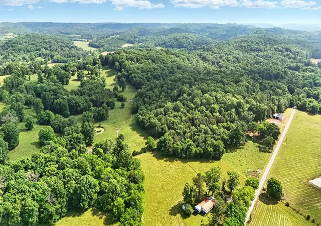 Photo 2 of House for sale at 124 Blue Smith Rd, Cornersville, TN 37047 | MLS# 2906938 | Listing updated on 2025-11-19