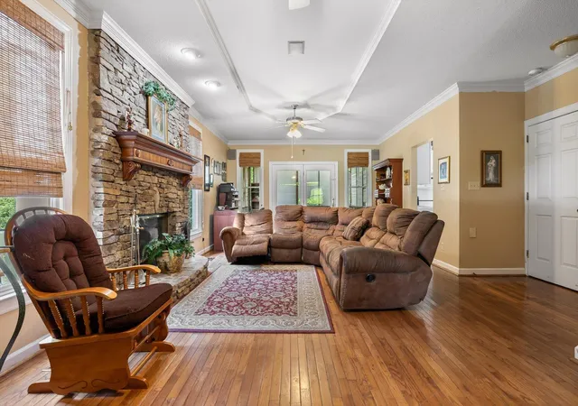 Photo 2 of Single family home for sale at 1831 Bay Pointe Dr, Hixson, TN 37343 | MLS# 2915952 | Listing updated on 2025-09-01