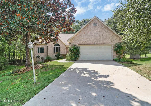 Photo 2 of Single family home for sale at 17 Kenwood Court, Crossville, TN 38558 | MLS# 3013093 | Listing updated on 2026-09-23