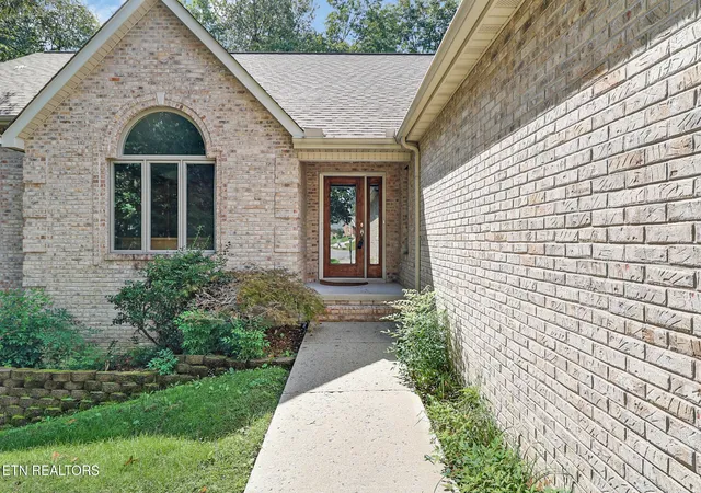 Photo 3 of Single family home for sale at 17 Kenwood Court, Crossville, TN 38558 | MLS# 3013093 | Listing updated on 2026-09-23
