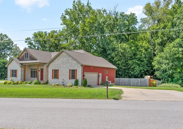 2nd image of 1241 Emerson Cir, Hopkinsville, KY 42240 | MLS# 2918007