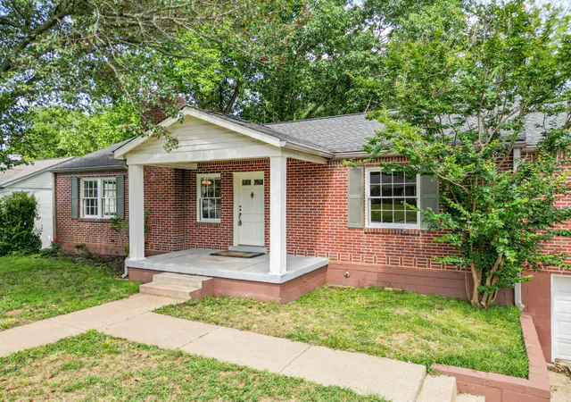 Photo 2 of Single family home for sale at 1204 Rolling Fields Dr, Columbia, TN 38401 | MLS# 2920484 | Listing updated on 2025-09-11