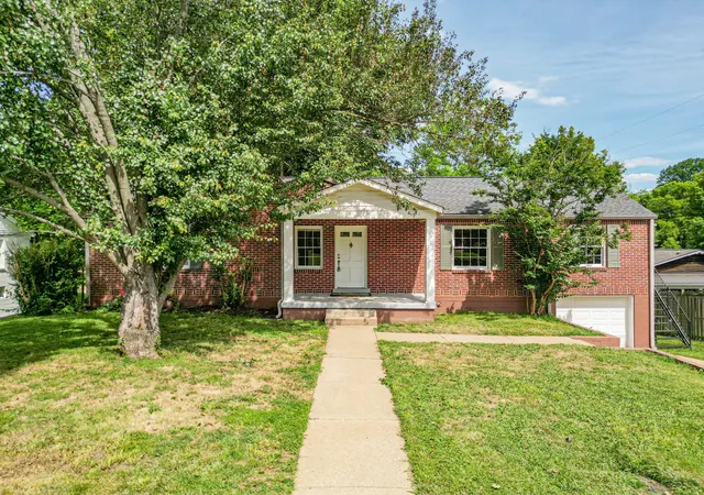 Photo 1 of Single family home for sale at 1204 Rolling Fields Dr, Columbia, TN 38401 | MLS# 2920484 | Listing updated on 2025-09-11