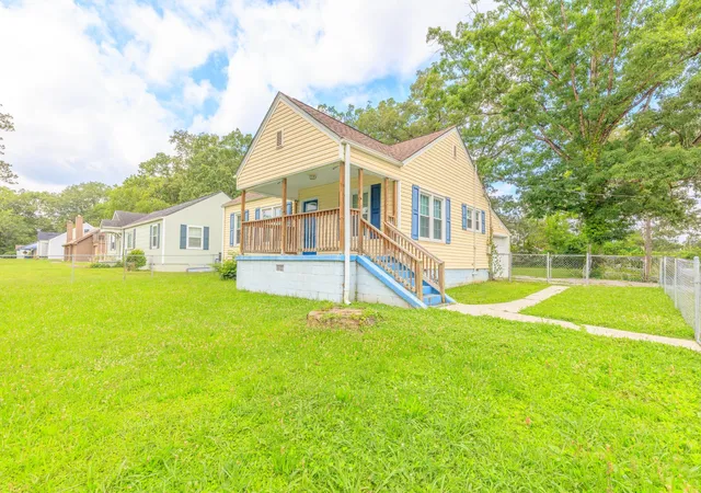1st image of 129 N Moore Road, Chattanooga, TN 37411 | MLS# 3001260