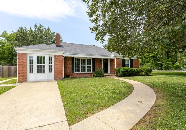 Photo 2 of Single family home for sale at 238 Elm Ave, Lewisburg, TN 37091 | MLS# 3224690 | Listing updated on 2026-08-31