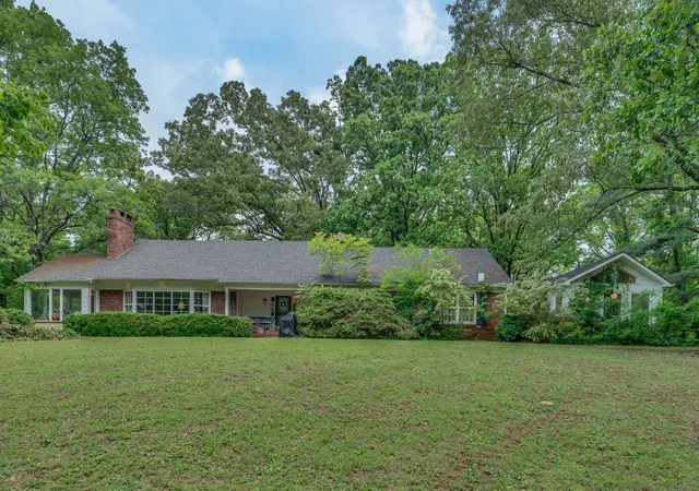 2nd image of 240 Dogwood Dr, Winchester, TN 37398 | MLS# 2920631