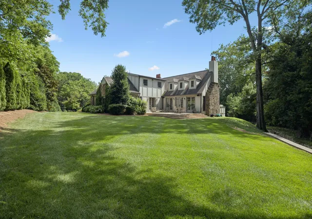 1st image of 2304 Valley Brook Rd, Nashville, TN 37215 | MLS# 2973557