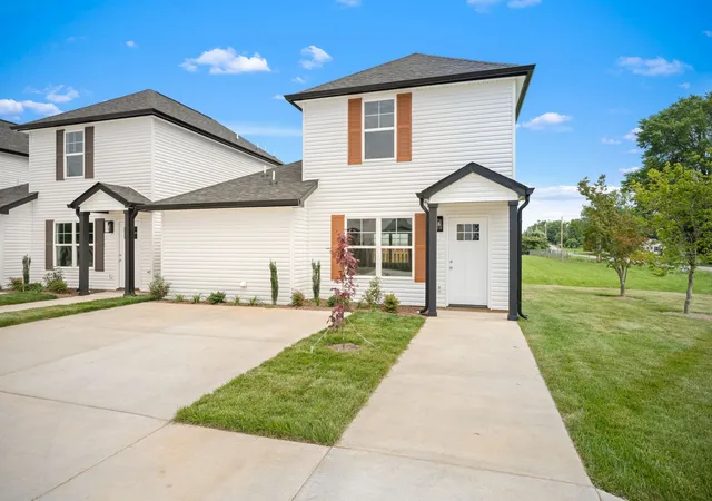 Listing Photo 5 - Condo for sale in building located at 119 Mullican St, McMinnville, TN 37110