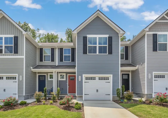 Photo 1 of Townhouse for sale at 828 Knox Crest Dr, Lebanon, TN 37090 | MLS# 2924505 | Listing updated on 2025-06-27