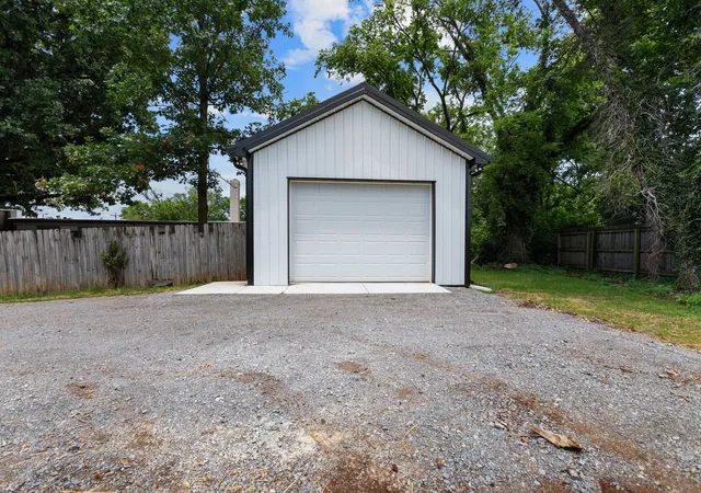 Photo 29 of Single family home for sale at 215 5th Avenue N, Lewisburg, TN 37091 | MLS# 2923400 | Listing updated on 2025-10-17