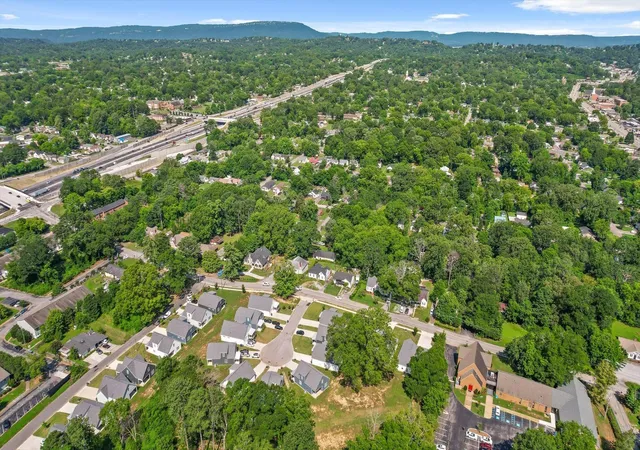 Photo 28 of Single family home for sale at 5325 Audreys Pl, Chattanooga, TN 37411 | MLS# 2924556 | Listing updated on 2025-09-24