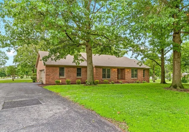 3rd image of 227 Crossbow Ct, Hopkinsville, KY 42240 | MLS# 2924773