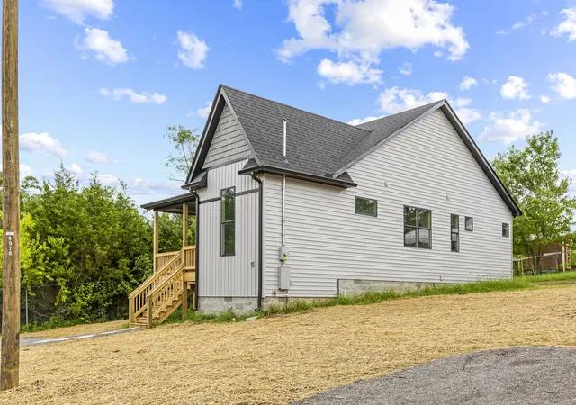 Photo 1 of Single family home for sale at 1111 West End Ave N, Lewisburg, TN 37091 | MLS# 2928973 | Listing updated on 2025-10-05