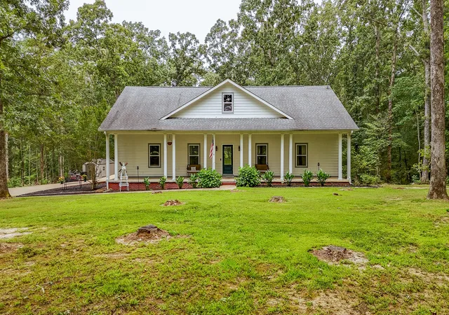 Photo 3 of Single family home for sale at 40 Suzy Cv, Savannah, TN 38372 | MLS# 2928480 | Listing updated on 2026-01-23