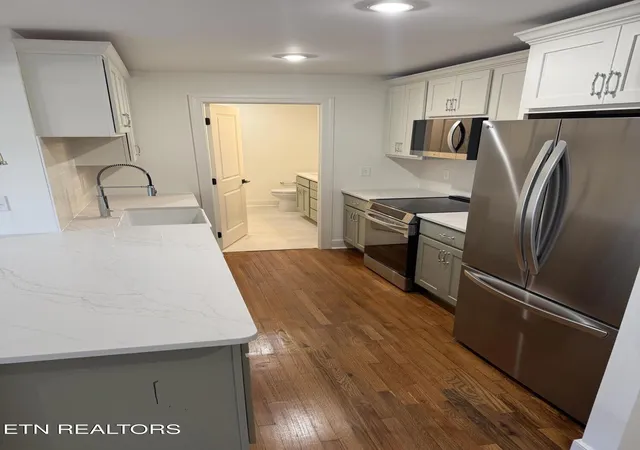 3rd image of 2724 E Magnolia Ave #404, Knoxville, TN 37914 | MLS# 3099008