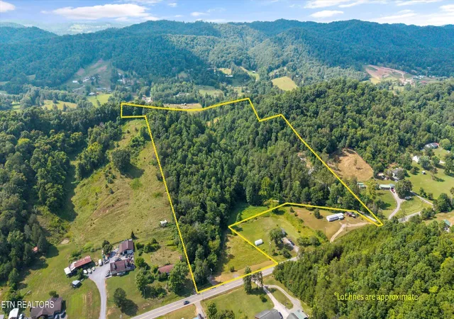 Photo 2 of Single family home for sale at 233 Hwy 370, Luttrell, TN 37779 | MLS# 2976528 | Listing updated on 2025-11-11