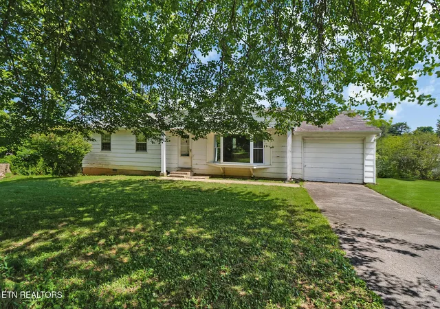 Homes for sale in Jamestown, TN | 110 Clark Ave, Jamestown, TN 38556 | MLS# 2929502