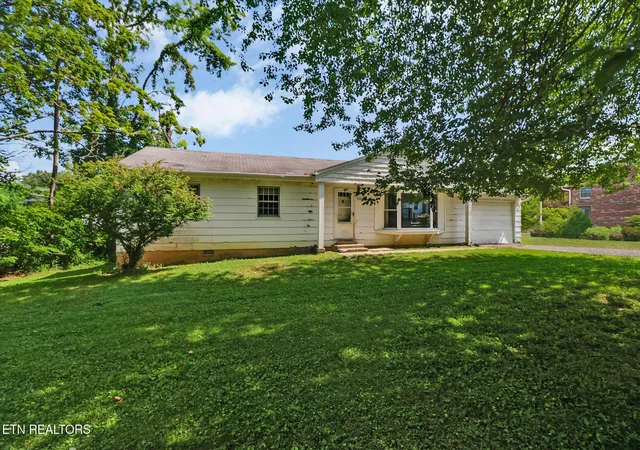 Homes for sale in Jamestown, TN | 110 Clark Ave, Jamestown, TN 38556 | MLS# 2929502