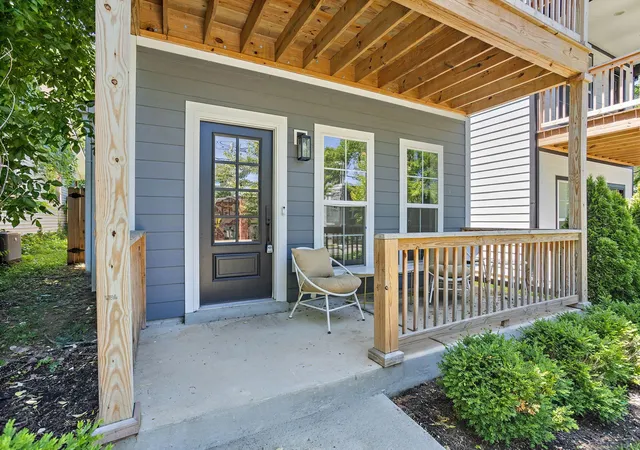 Photo 3 of Single family home for sale at 1829a 9th Avenue N, Nashville, TN 37208 | MLS# 3592367 | Listing updated on 2026-09-26