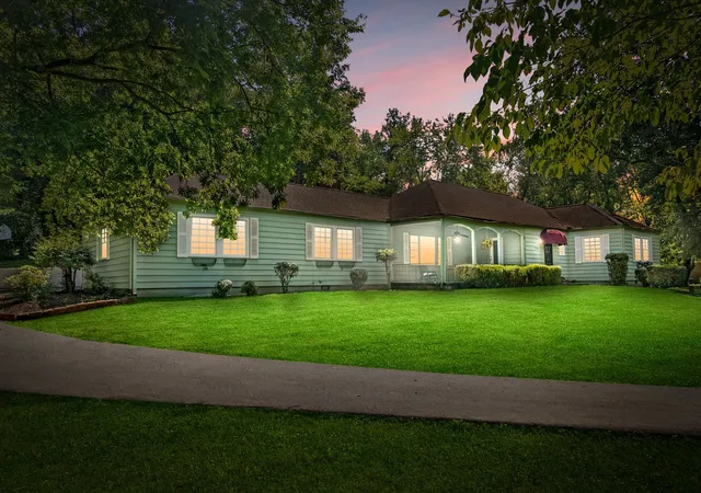 3rd image of 3106 Circle Dr, Hopkinsville, KY 42240 | MLS# 2936873