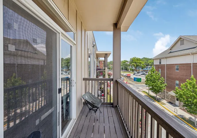 Photo 3 of Condo for sale at 863 Flynn St #302, Chattanooga, TN 37403 | MLS# 2937119 | Listing updated on 2025-09-25