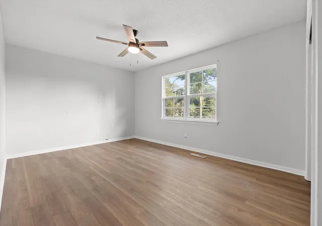 Photo 3 of Single family home for sale at 4726 Tarpon Trl, Chattanooga, TN 37416 | MLS# 2938840 | Listing updated on 2025-09-19