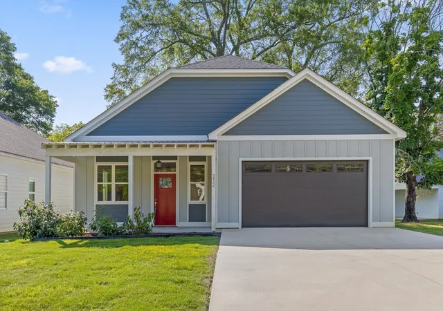 Photo 1 of Single family home for sale at 212 Mcbrien Rd, Chattanooga, TN 37411 | MLS# 2939033 | Listing updated on 2025-12-01