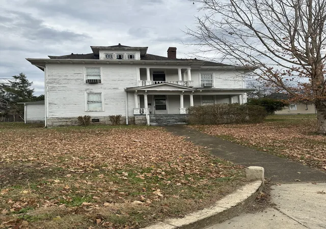 Photo 2 of Single family home for sale at 704 Main St N, Carthage, TN 37030 | MLS# 2940574 | Listing updated on 2026-09-19