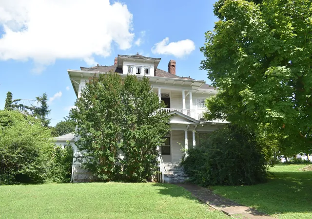 Photo 3 of Single family home for sale at 704 Main St N, Carthage, TN 37030 | MLS# 2940574 | Listing updated on 2026-09-19