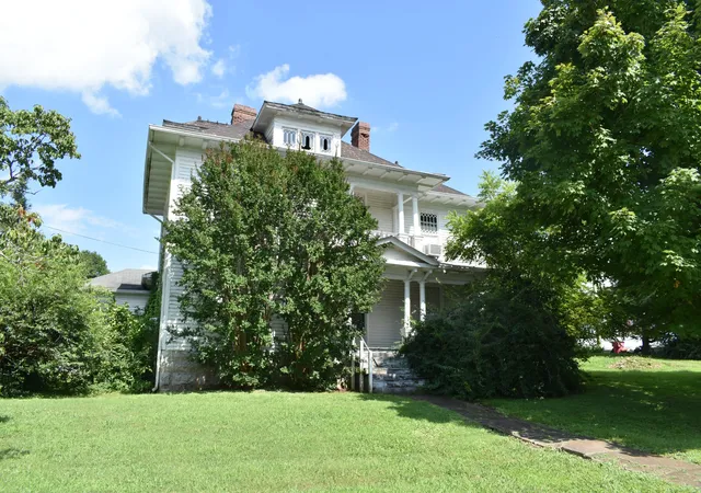 Photo 3 of Single family home for sale at 704 Main St N, Carthage, TN 37030 | MLS# 2940574 | Listing updated on 2026-09-19