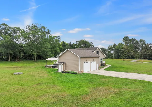 Photo 3 of Single family home for sale at 292 District Line Road, Trenton, GA 30752 | MLS# 2941255 | Listing updated on 2025-09-08