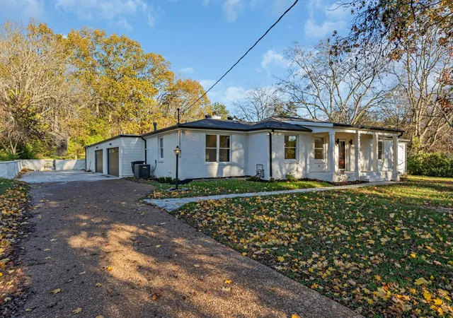 Photo 2 of Single family home for sale at 818 Bresslyn Rd, Nashville, TN 37205 | MLS# 3012074 | Listing updated on 2026-09-08