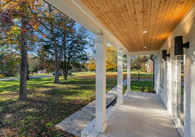 Photo 4 of Single family home for sale at 818 Bresslyn Rd, Nashville, TN 37205 | MLS# 3012074 | Listing updated on 2026-09-08