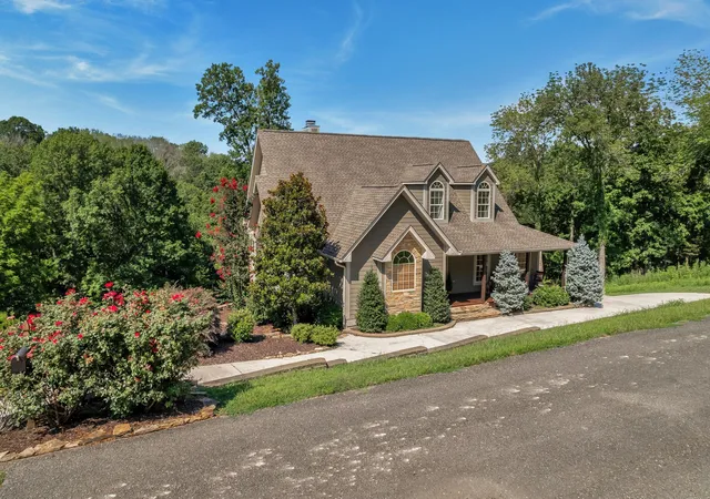 Photo 4 of Single family home for sale at 145 Highbridge Dr, Smithville, TN 37166 | MLS# 2943669 | Listing updated on 2025-10-22