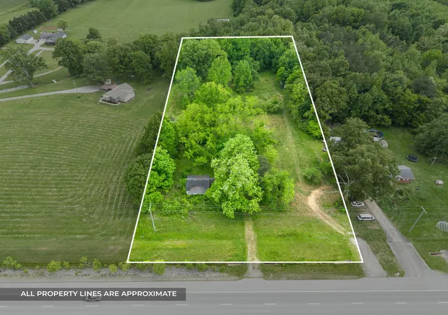 Homes for sale in Indian Mound, TN | 4888 Dover Rd, Indian Mound, TN 37079 | MLS# 2942478