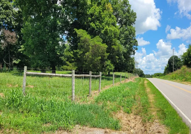 3rd image of 12 Dixon Rd, Shelbyville, TN 37160 | MLS# 2943092