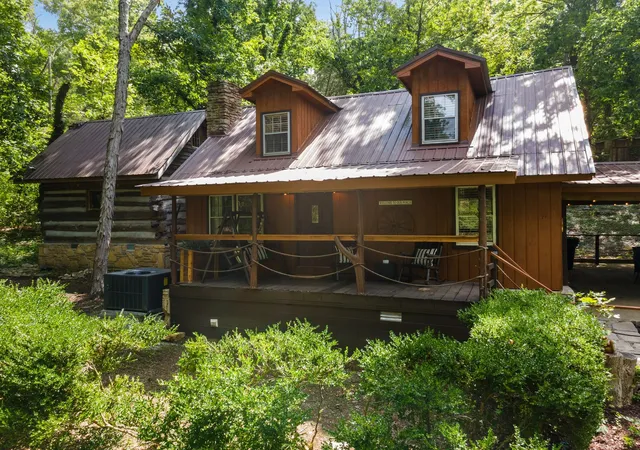 Photo 2 of Single family home for sale at 1115 Bear Creek Pike, Columbia, TN 38401 | MLS# 2942603 | Listing updated on 2025-09-22